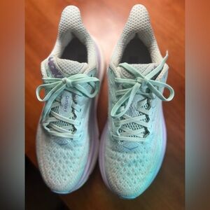 Size 8 Hoka Clifton 9